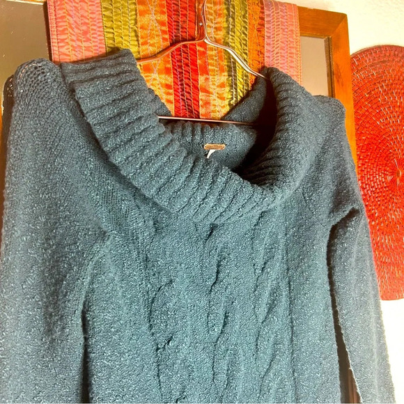 Free People Deep Jade Fold Over Cable Knit Sweater size Medium - Picture 2 of 4